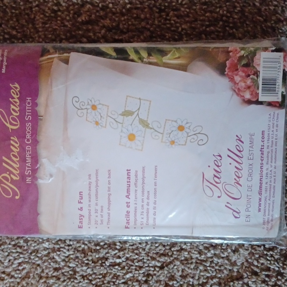 DEMENSONS Pillow Case In Stamped Cross Stich Daisies on Gingham 73363 20"×30"